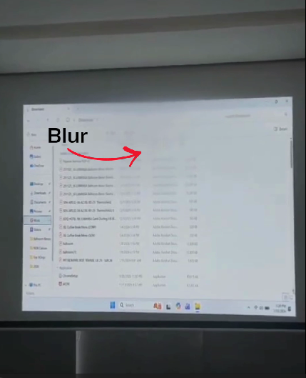 Proyektor Panasonic PT-VMZ51 mengalami blur pada bagian layar akibat overheating pada sistem optik