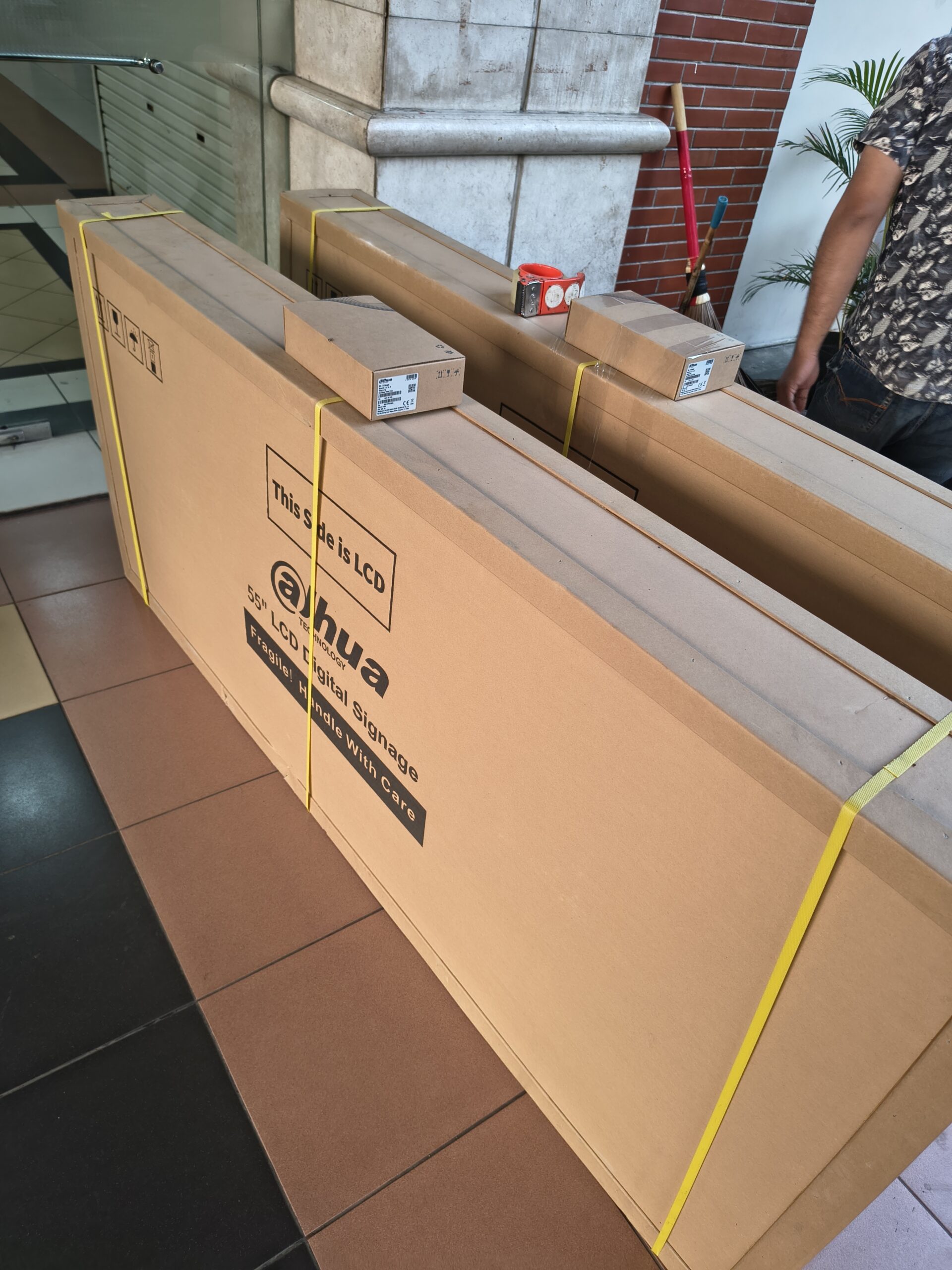 Kiosk Dahua kondisi tersegel