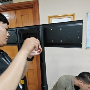 IFP Samsung Perakitan Bracket Stand (2)