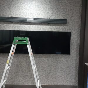 Pemasangan video wall ke tembok